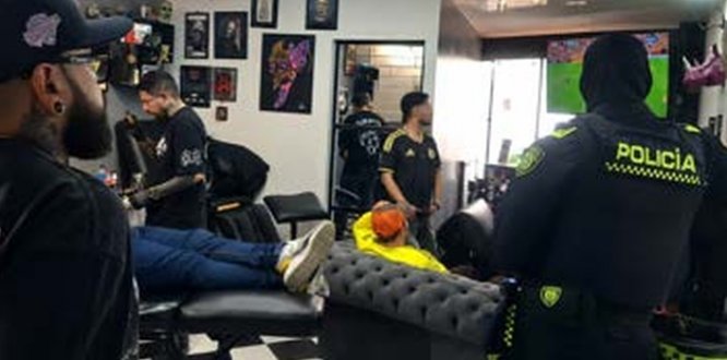 Operativo IVC en establecimientos de tatuajes deja tres suspensiones de actividad económica en Tunjuelito Fotografía relacionada con: Operativo IVC en establecimientos de tatuajes deja tres suspensiones de actividad económica en Tunjuelito
