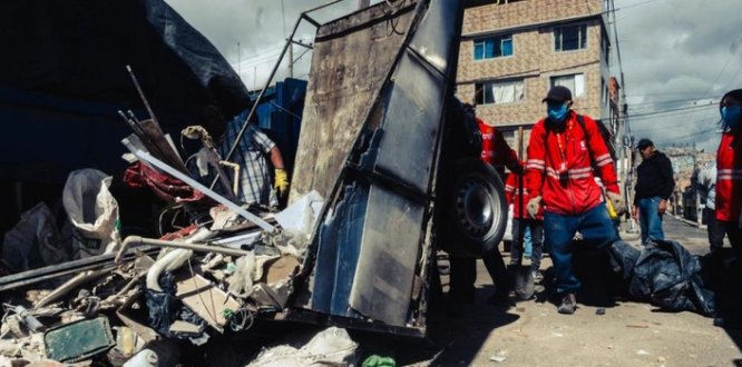 Recuperados 30 metros cuadrados de espacio público durante el desmonte de estructuras no convencionales en Abraham Lincoln Fotografía relacionada con: Recuperados 30 metros cuadrados de espacio público durante el desmonte de estructuras no convencionales en Abraham Lincoln