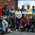 Fotografia de la la entrega simbólica de la cartografía social construida junto a barras futboleras de la localidad